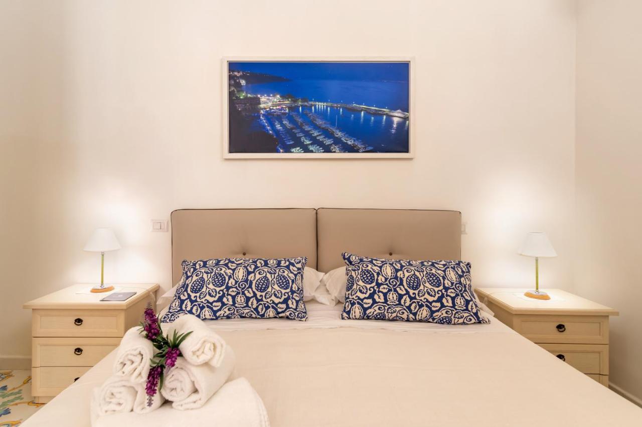 Comfy Apt 4 Sleeps Right In The Centre Соренто Екстериор снимка